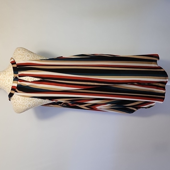 Torrid Georgette Goddess Multi-Stripe Keyhole Cut-out High-Low Sleeveles… - Picture 3 of 12